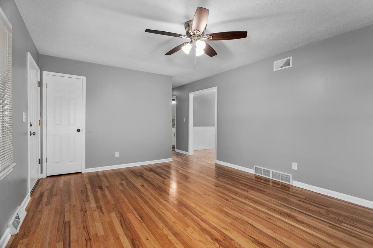 711 Sw 7th St #1 - Photo 5 of 36