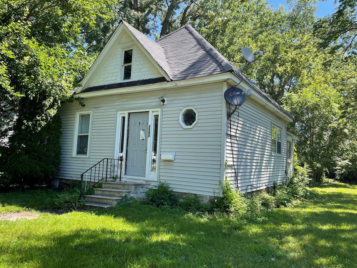 1148 Columbia St #1 - Photo 2 of 9