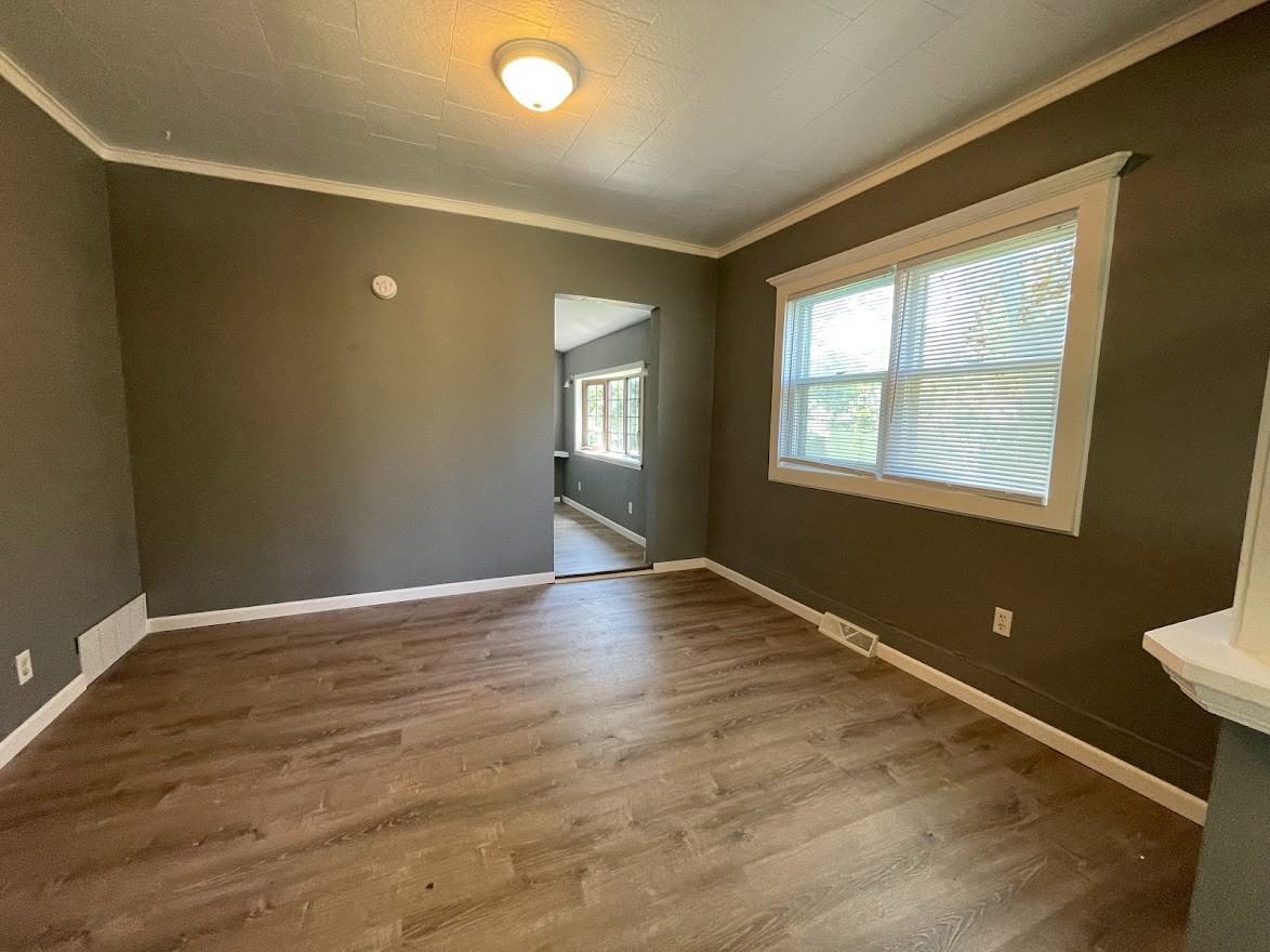 1148 Columbia St #1 - Photo 4 of 9