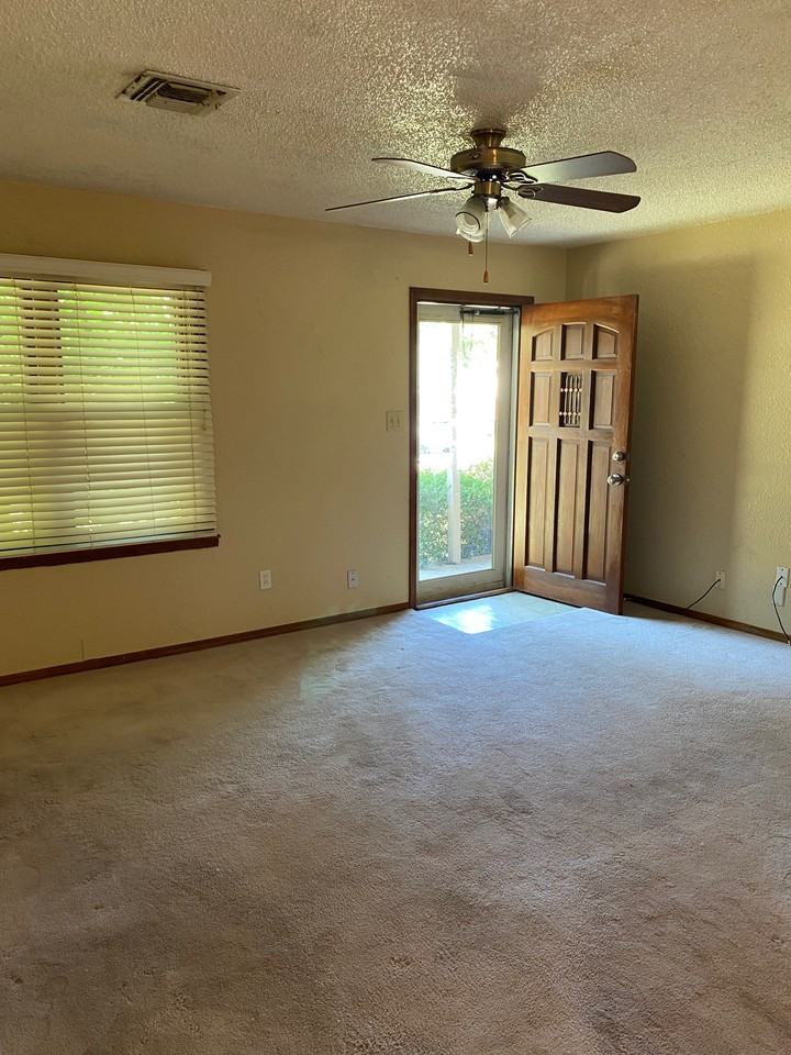 4516 Se 19th St #1 - Photo 2 of 12