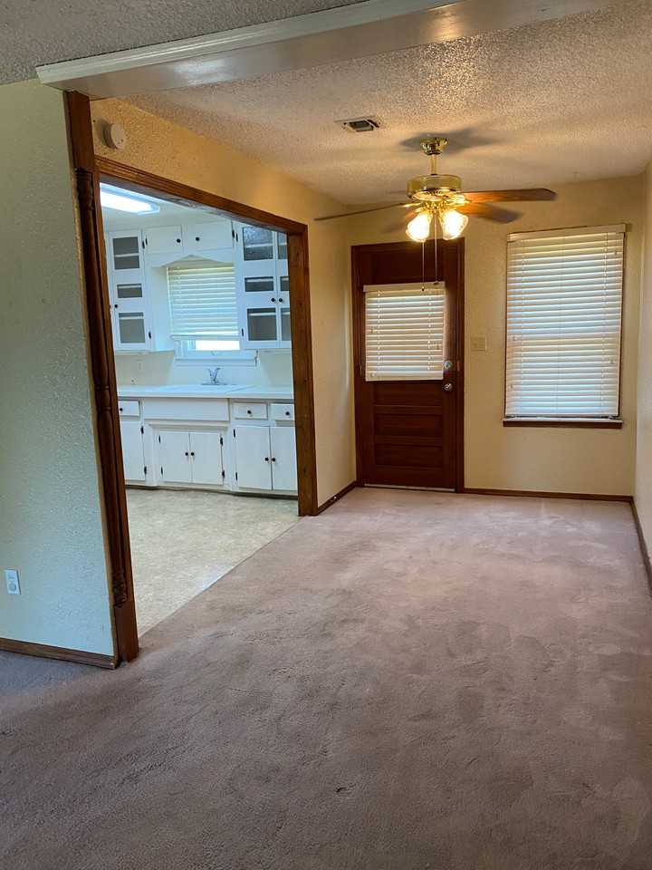 4516 Se 19th St #1 - Photo 3 of 12