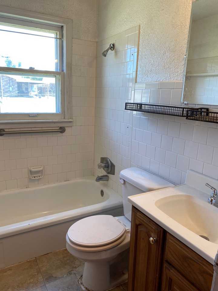 4516 Se 19th St #1 - Photo 6 of 12