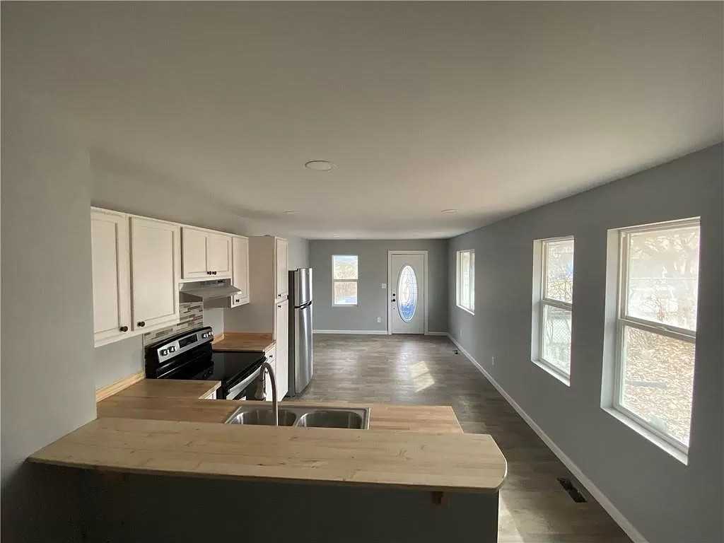 834 W 26th St #834 - Photo 2 of 6