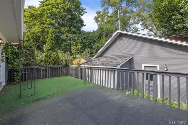 1026 Floyd St - Photo 3 of 16