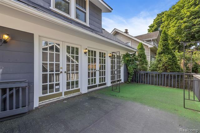 1026 Floyd St - Photo 4 of 16