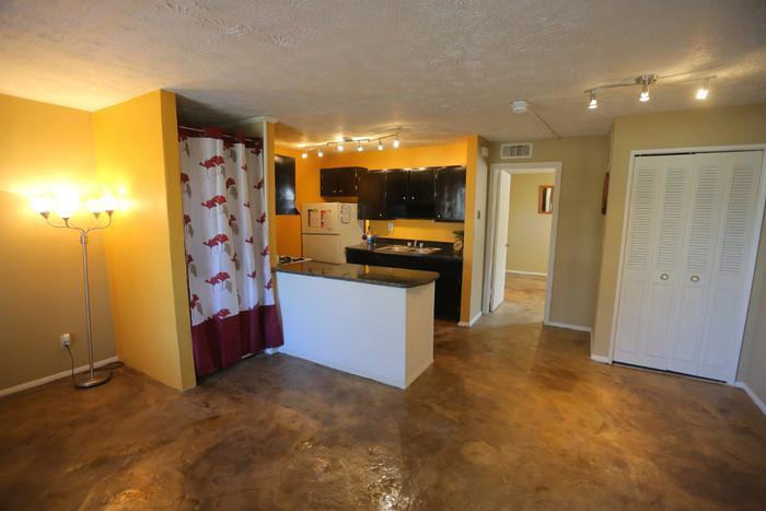 468 N. Limestone 7 - Photo 3 of 10