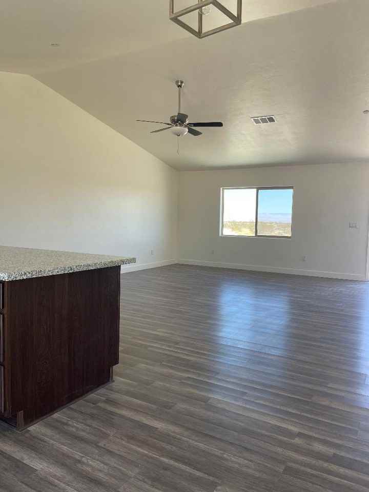 10016 Mendiburu Rd #1 - Photo 3 of 14