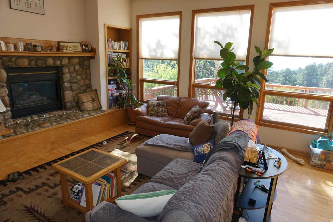 498 Parkview Ave - Photo 4 of 21