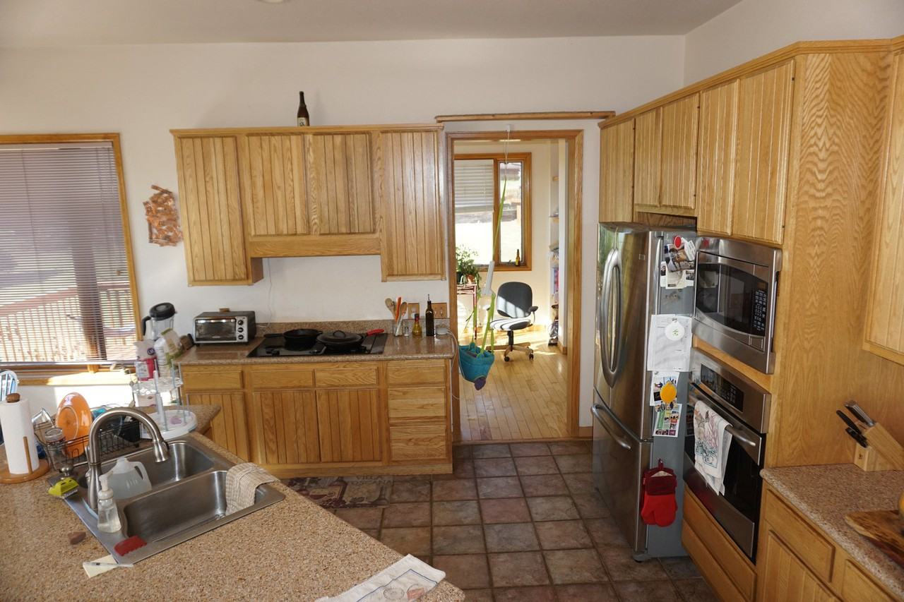 498 Parkview Ave - Photo 6 of 21