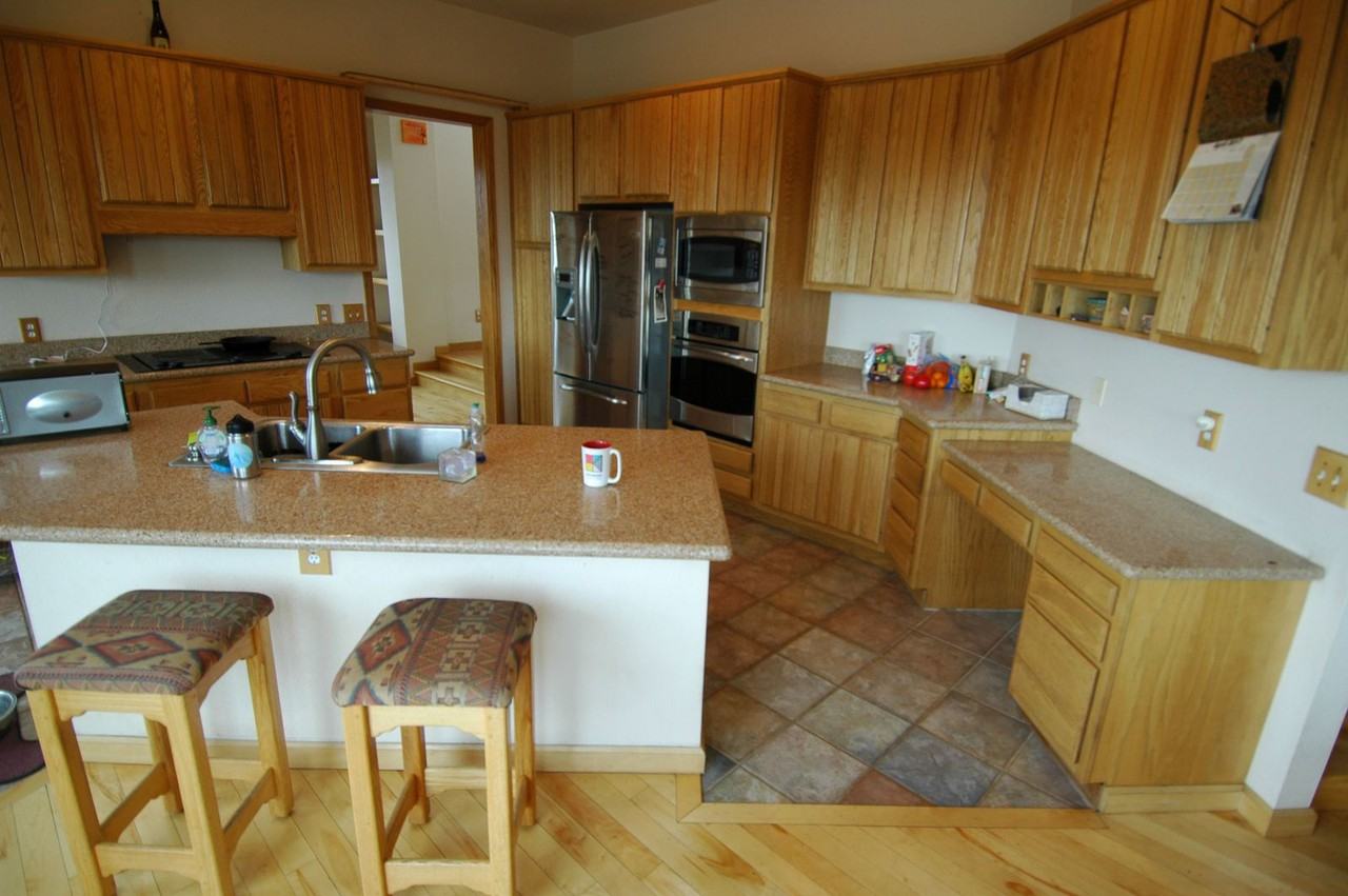 498 Parkview Ave - Photo 7 of 21