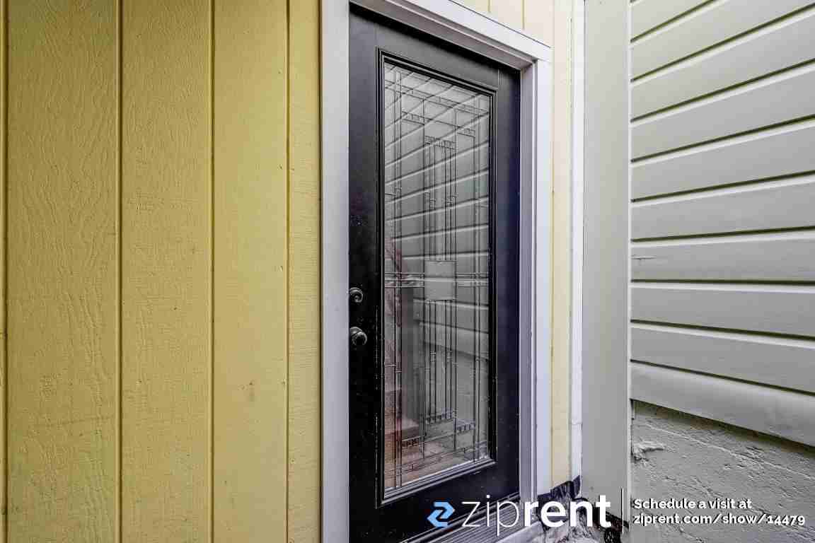 578 30th St #A - Photo 2 of 14