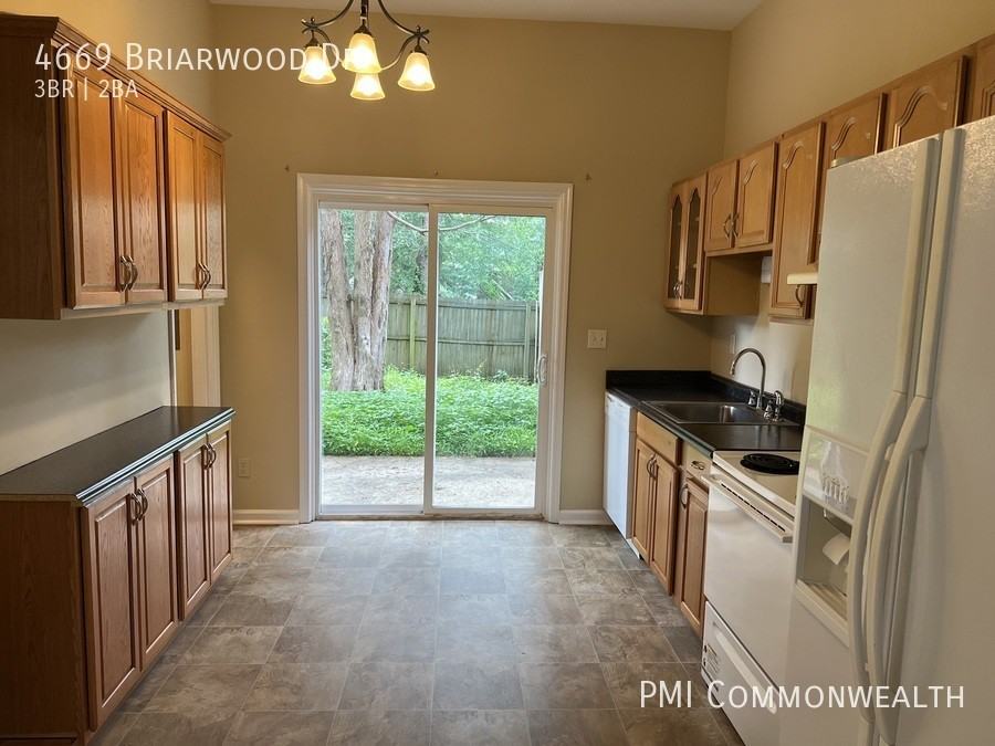 4669 Briarwood Dr - Photo 3 of 20