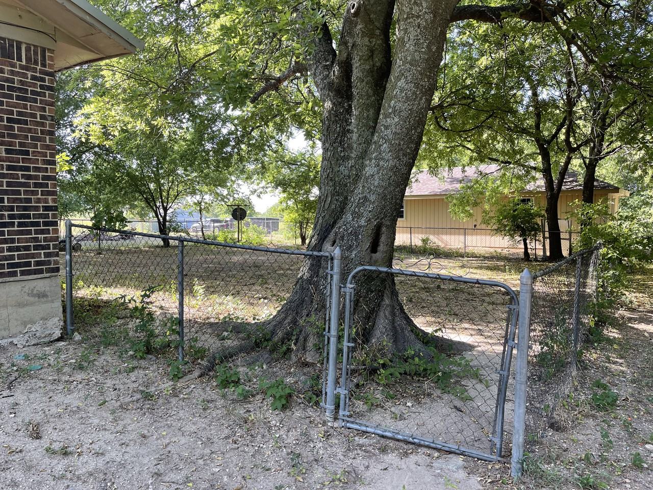 327 327 County Road 2643 - Photo 3 of 3