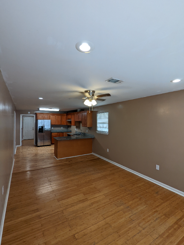 711 Jane St #B - Photo 2 of 8