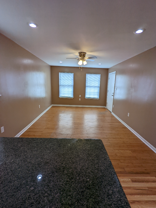 711 Jane St #B - Photo 3 of 8