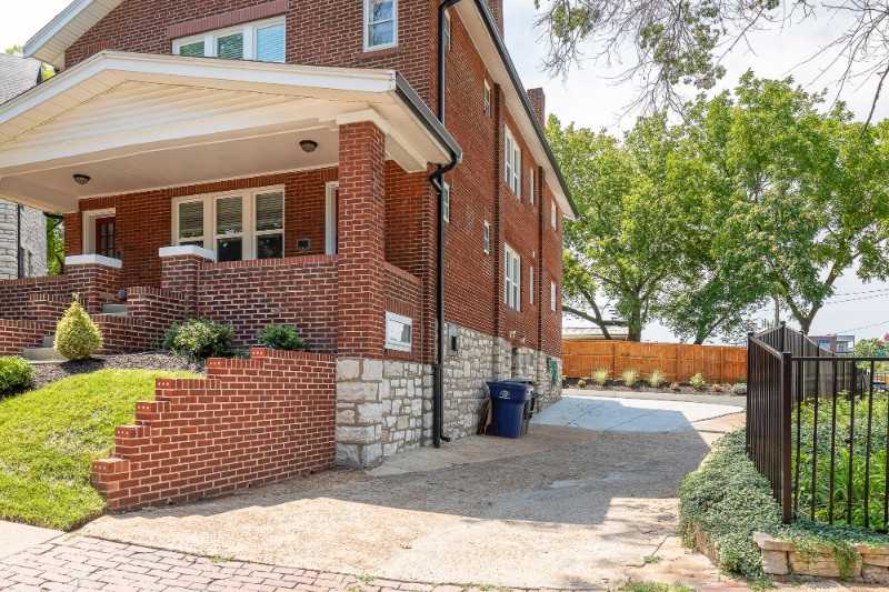 1035 Grandview Pl #2nd - Photo 2 of 20