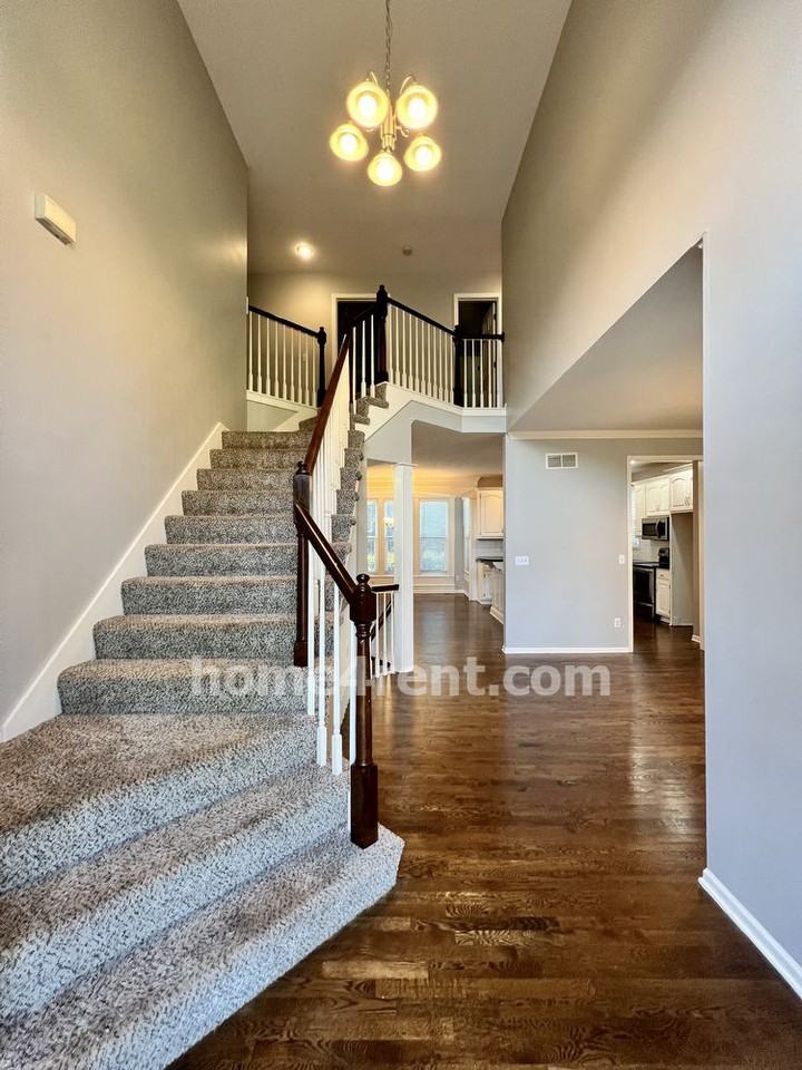 8511 W 128th St - Photo 3 of 40