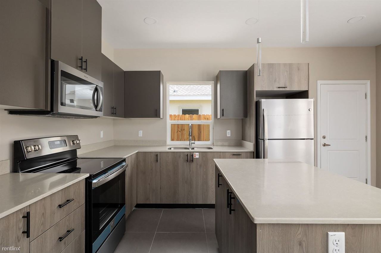 6811 N 59th Ln - Photo 3 of 9