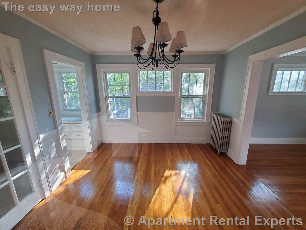 107 Lynde St - Photo 2 of 19