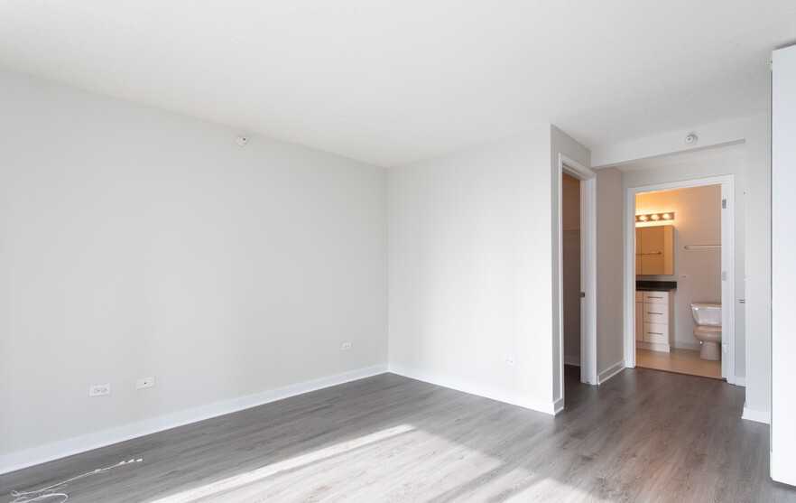 540 N State St #2-2 - Photo 4 of 23