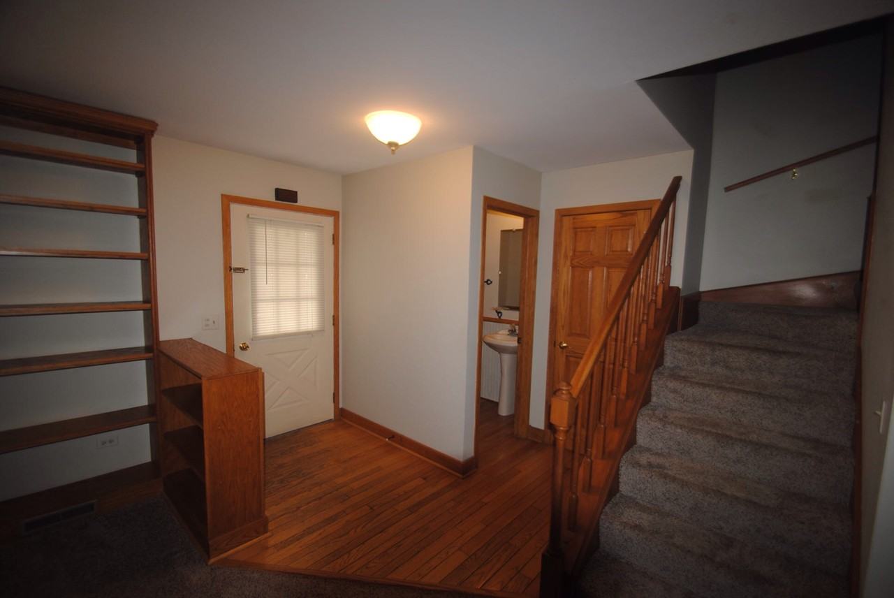 1861 Wicker St - Photo 2 of 13