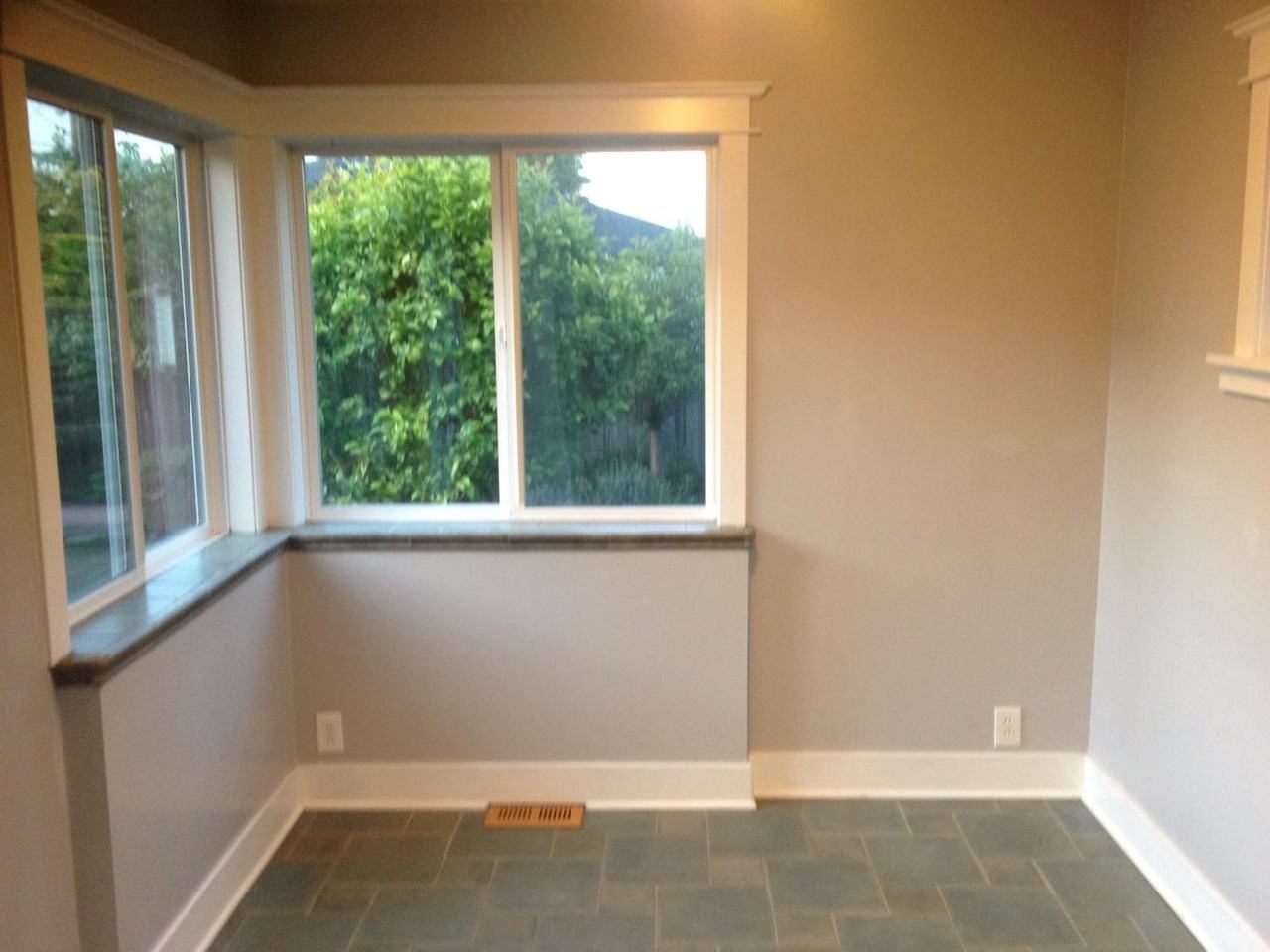 428 Dwight Rd - Photo 3 of 8