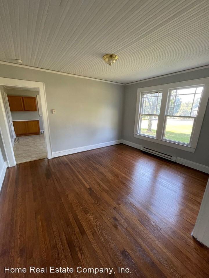 1208 Winfield Dr - Photo 3 of 5