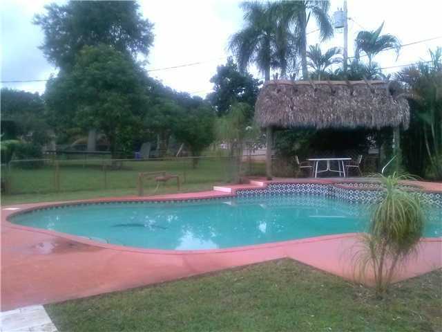 1532 SW 30th Ave - Photo 2 of 9