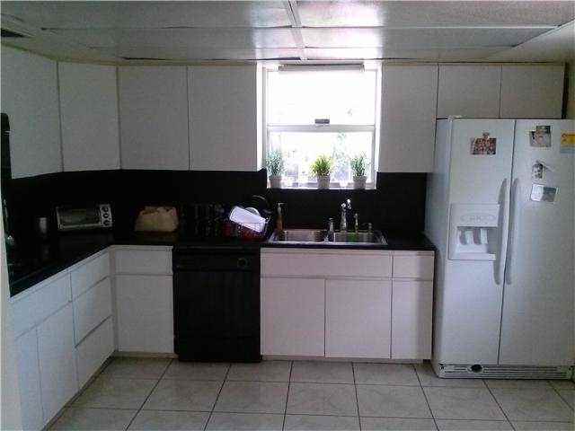 1532 SW 30th Ave - Photo 3 of 9