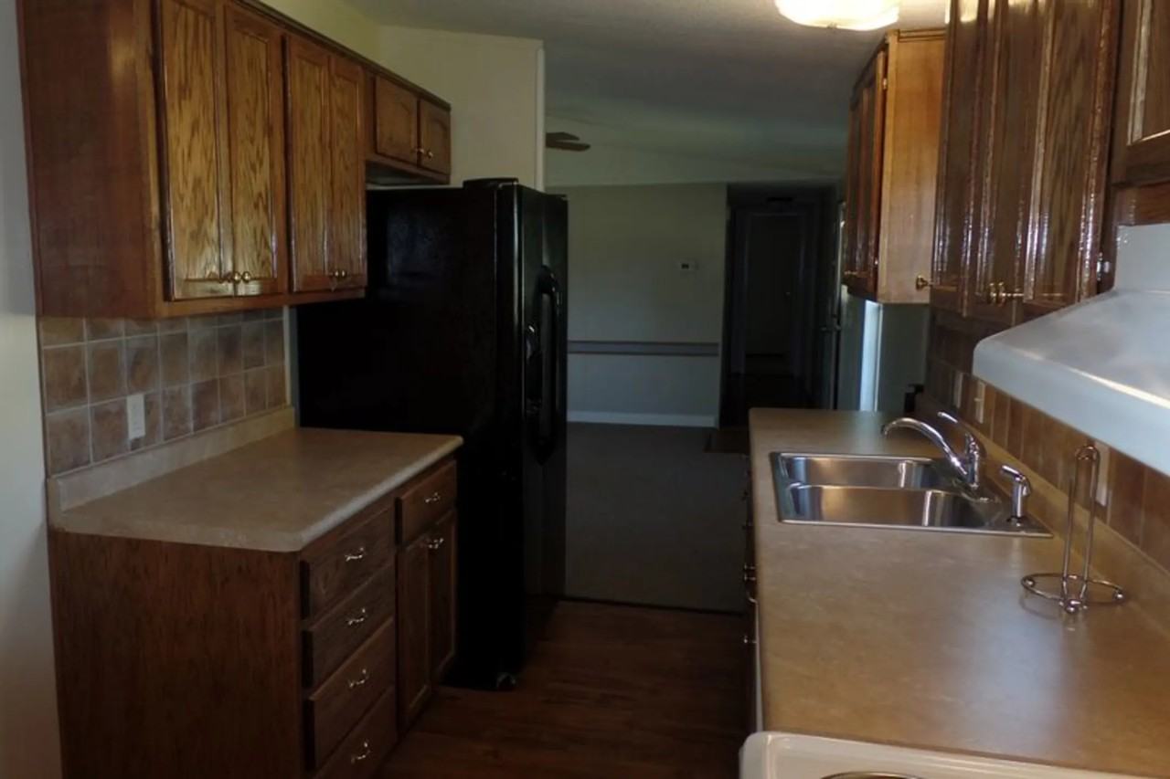 8073 Breezewood Dr - Photo 3 of 18