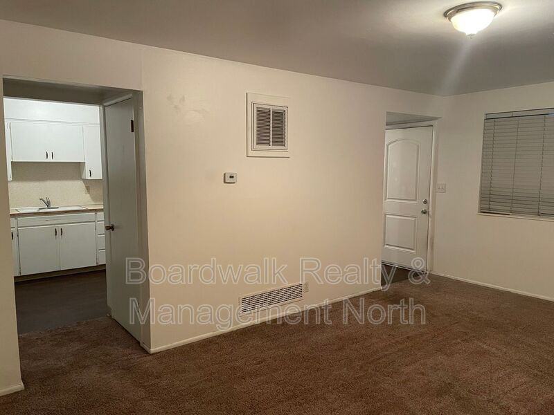 5776 Sw #A - Photo 2 of 10