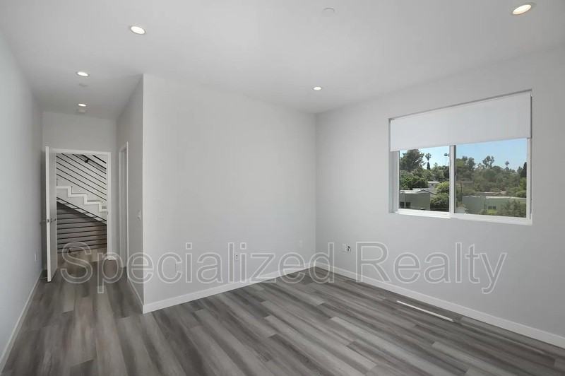 1406 Eagle Vista Dr #1406 - Photo 7 of 20