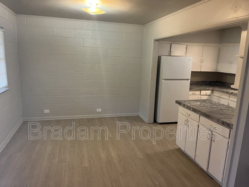 3239 E Admiral Ct #2 - Photo 2 of 9
