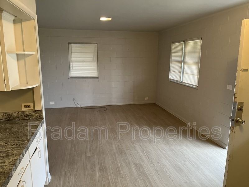 3239 E Admiral Ct #2 - Photo 3 of 9