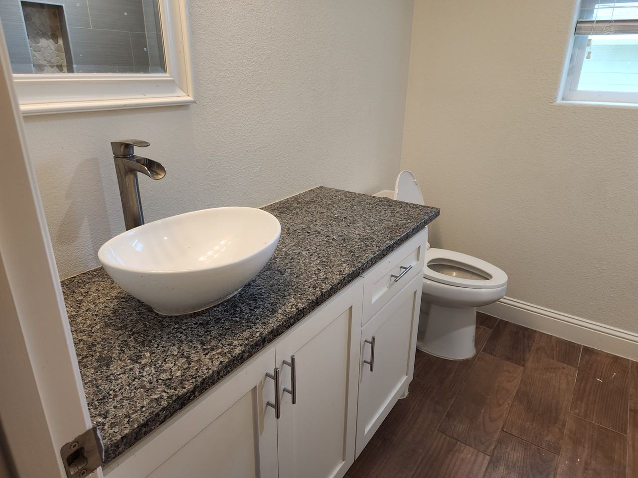 818 N Throckmorton St - Photo 2 of 8