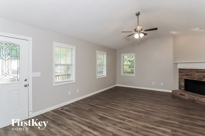 310 Fairview Dr - Photo 2 of 15