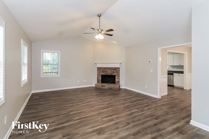 310 Fairview Dr - Photo 3 of 15