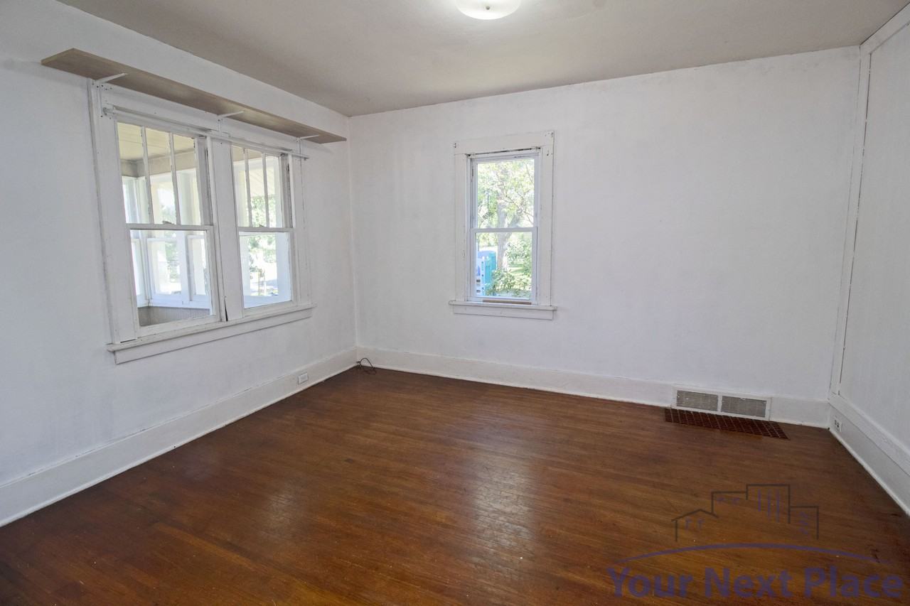 433 5th Avenue Northeast #2 - Photo 6 of 12