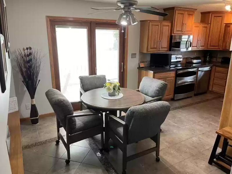 323 E 22nd St - Photo 3 of 7