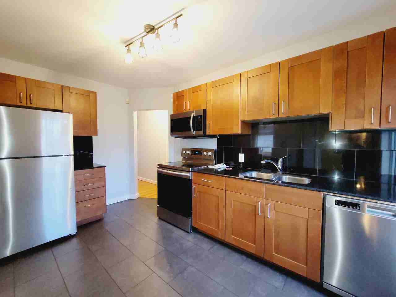 13324 110a Ave Nw - Photo 3 of 40