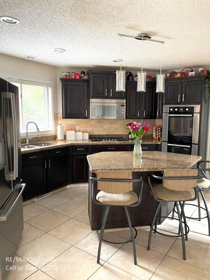 27 Essex Close - Photo 3 of 25