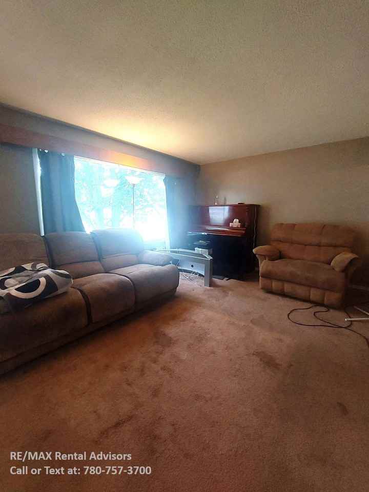 9404 128 Ave Nw - Photo 3 of 8