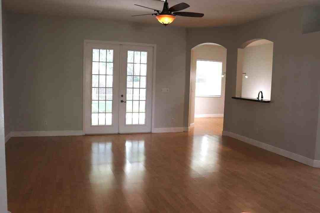 19298 Seneca Ave - Photo 2 of 8