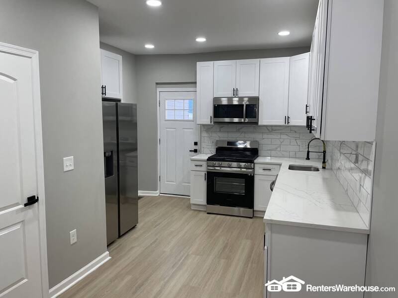 2406 E Madison St - Photo 3 of 19