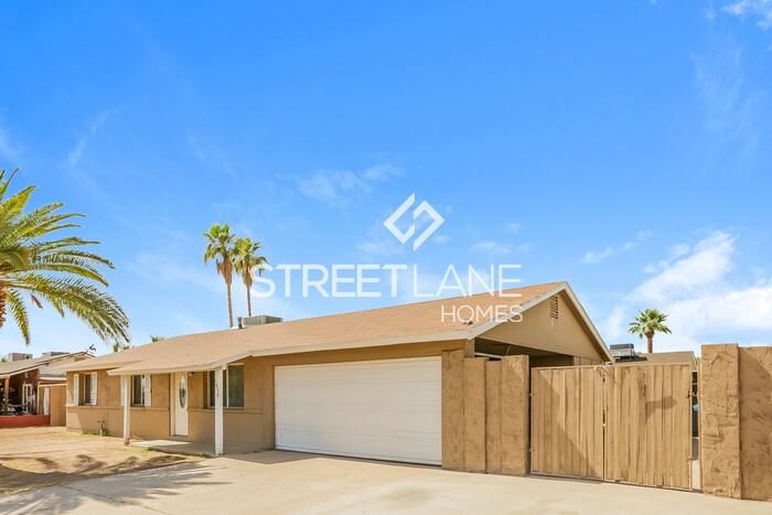 1634 W Joan De Arc Ave - Photo 2 of 15