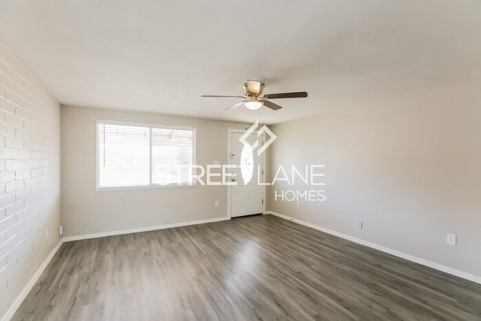 1634 W Joan De Arc Ave - Photo 3 of 15