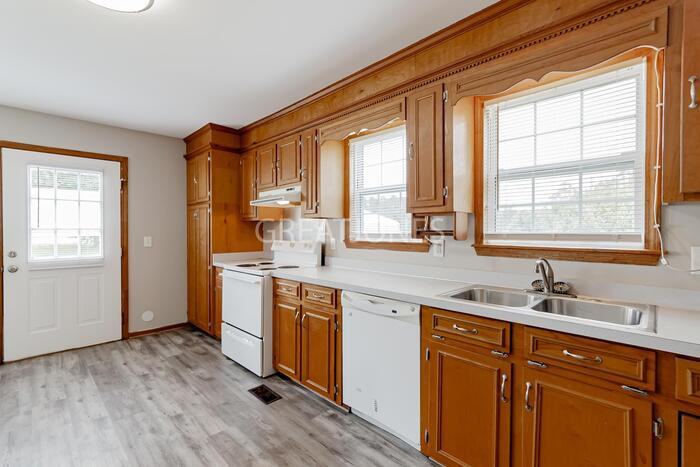 301 Elmwood Ave - Photo 2 of 18