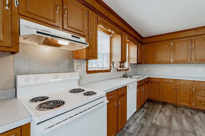 301 Elmwood Ave - Photo 3 of 18