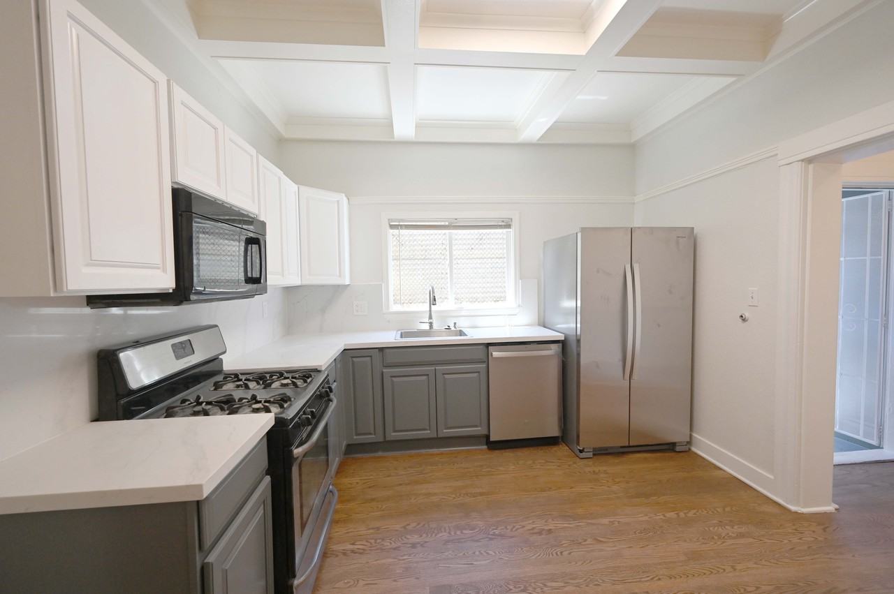 689 37th Street - Photo 6 of 15