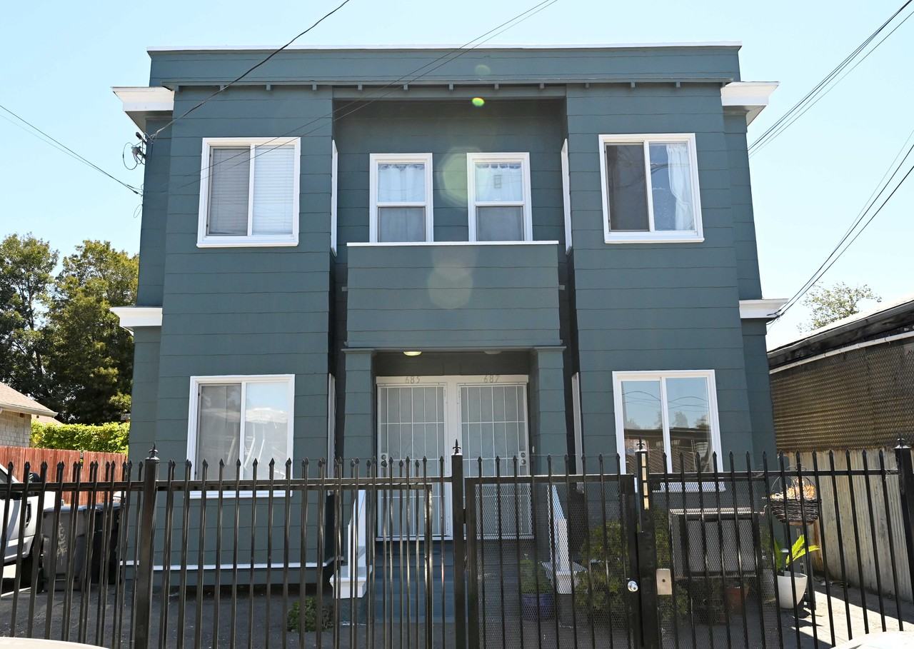 689 37th Street - Photo 2 of 15